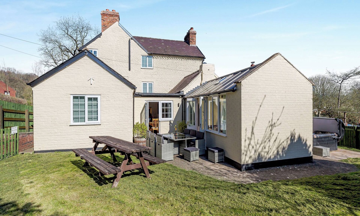 Montgomery Cottage | 4 bedroom accommodation in Montgomery