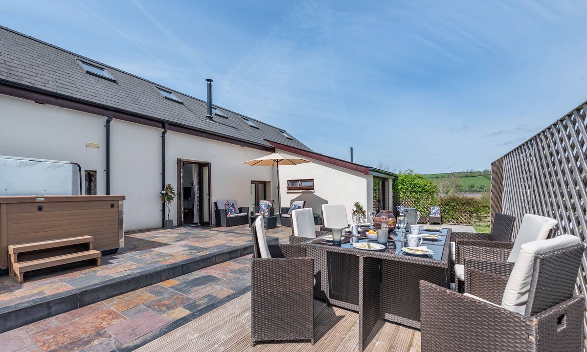 Ferryside Cottage | 4 bedroom accommodation in Ferryside, near Carmarthen