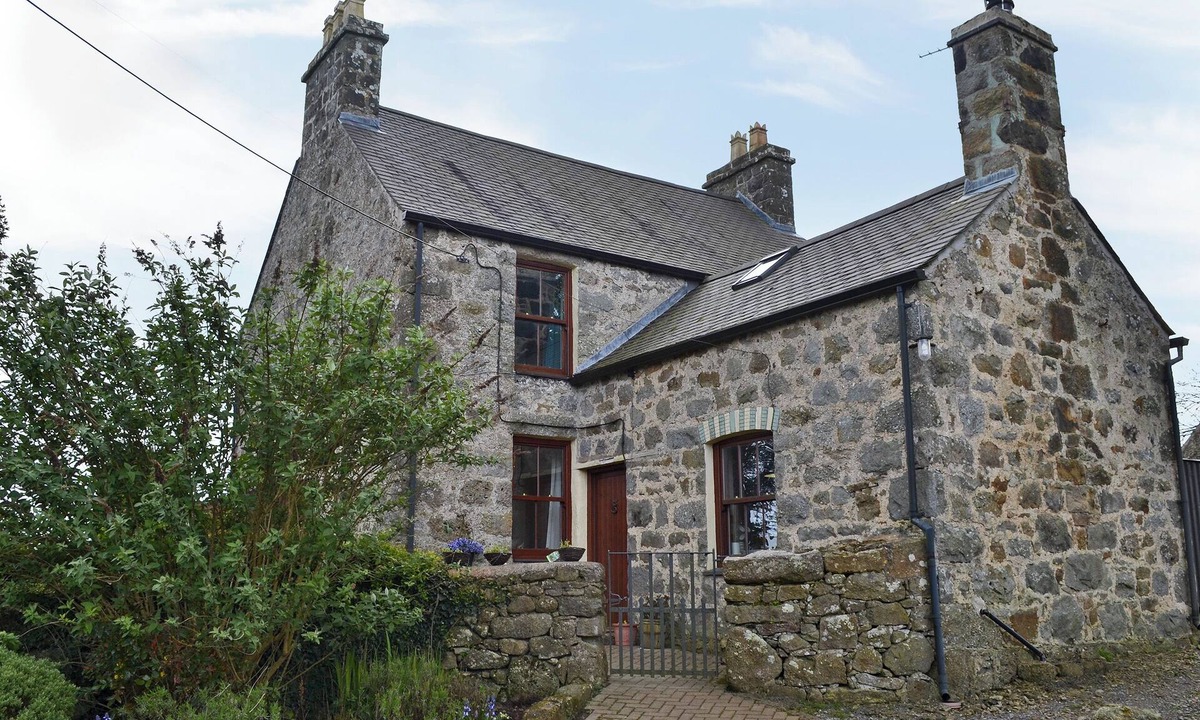 Llanbedrgoch Cottage | 4 bedroom accommodation in Llanbedrgoch, near Benllech