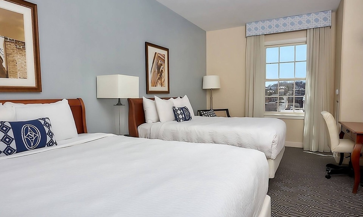 Staunton Hotel | 4 Peaceful Accommodation w/Indoor Pool | Right in the Heart of the City