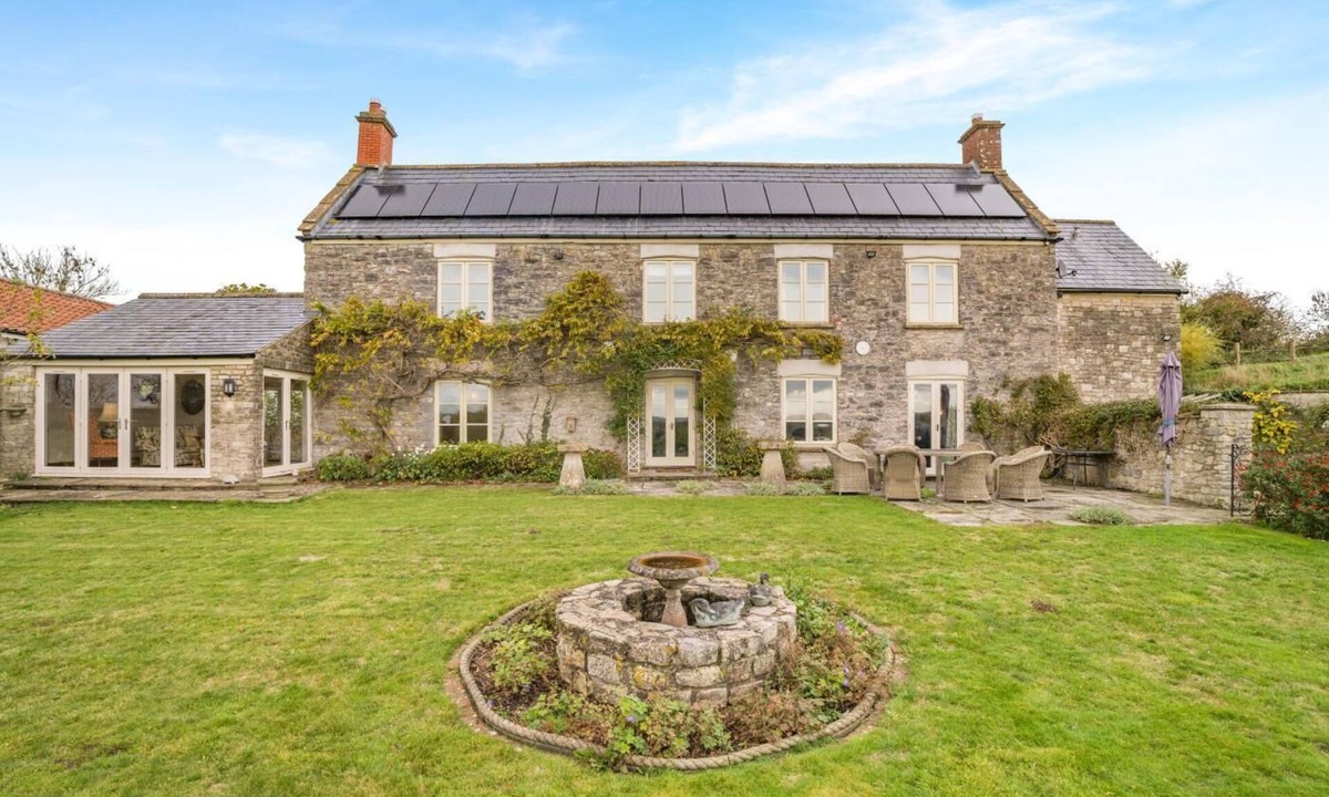Wells Cottage | 5 Bed in Bleadney (oc-r33959)