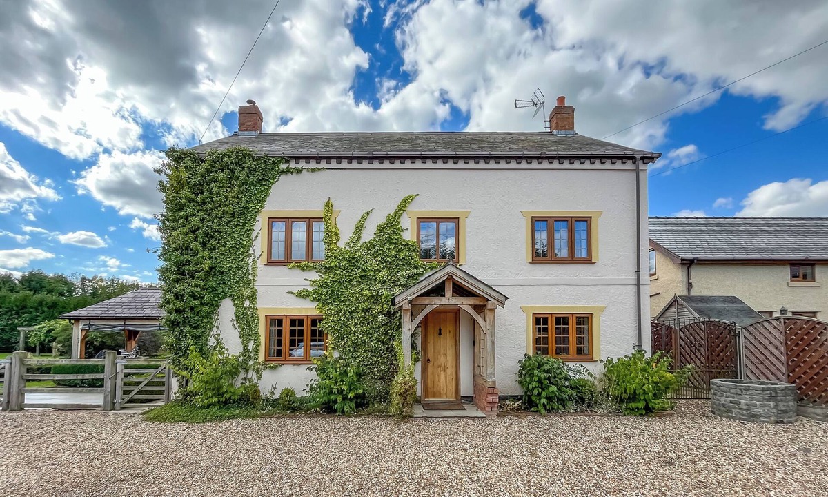 Saint Asaph Cottage | 5 bedroom accommodation in St. Asaph