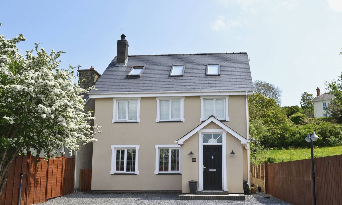 Llansantffraed Cottage | 6 bedroom accommodation in Llanon, near Aberaeron