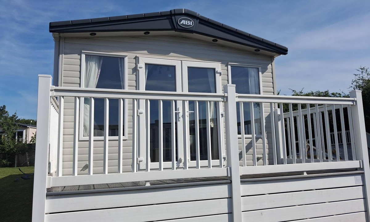 Saxmundham House | 6 berth caravan with front decking at Carlton Meres in Suffolk ref 60010K