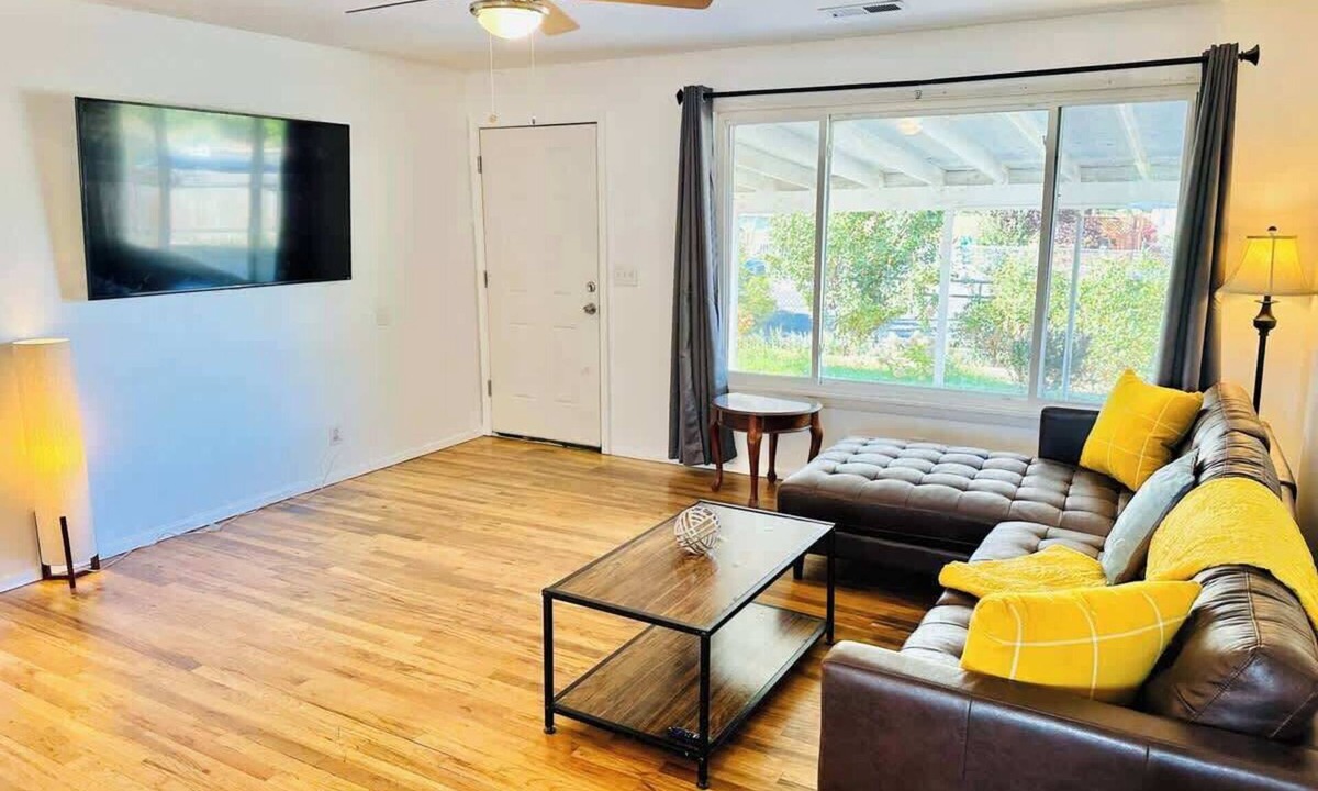 Northeast Reno House | 7-bedroom/9TVs/sleeps21