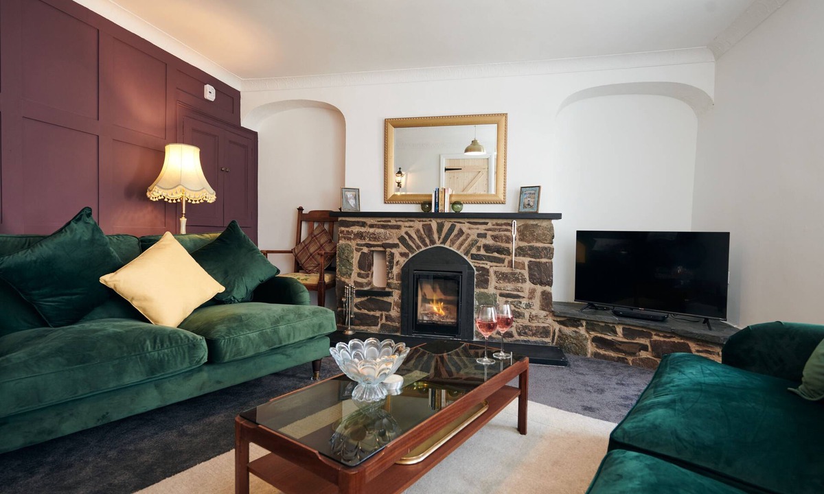 Laugharne Cottage | A Charming cottage in the Heart of Laugharne