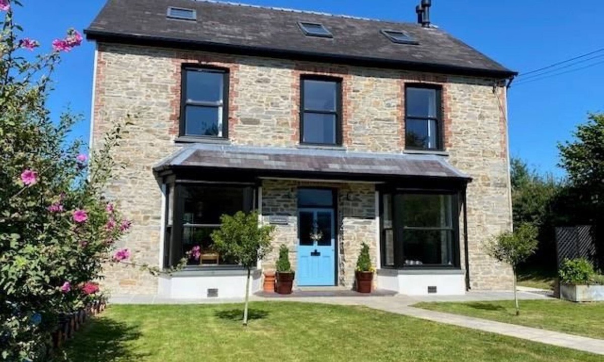 Llanybri House | A Charming Welsh Escape perfect for families and groups