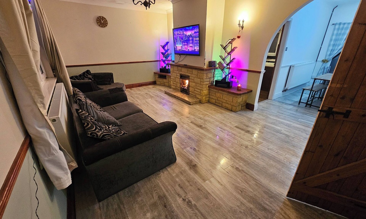 Efailwen House | A quiet getaway central to beaches, countryside, towns and attractions.
