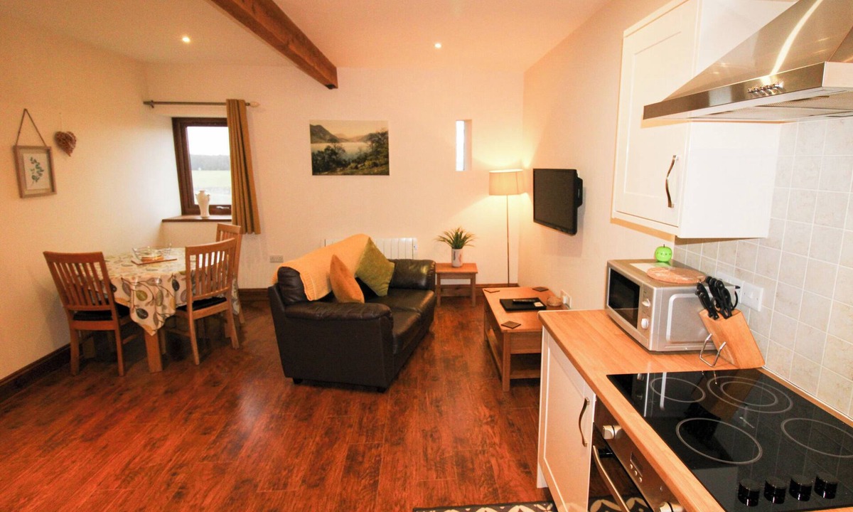 Wing Cottage | A welcoming base near tucked, with parking, for easy days exploring the area.