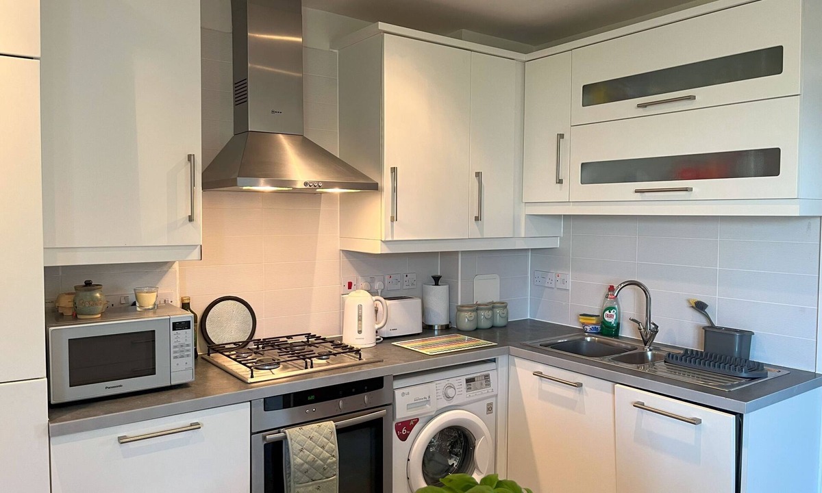 Dovercourt Apartment | Alice`s Beachside Haven