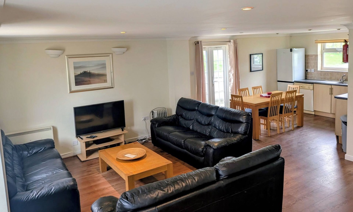 Saint Columb Major Cabin | Atlantic Lodge 4-Beds, Sleeps 8, Leisure Facilitie