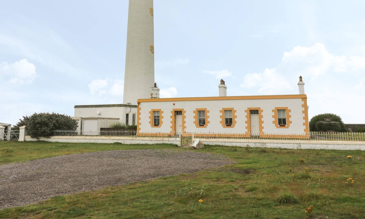 Dunbar Cottage | BARNS NESS LIGHTHOUSE COTTAGE, pet friendly, with a garden in Dunbar