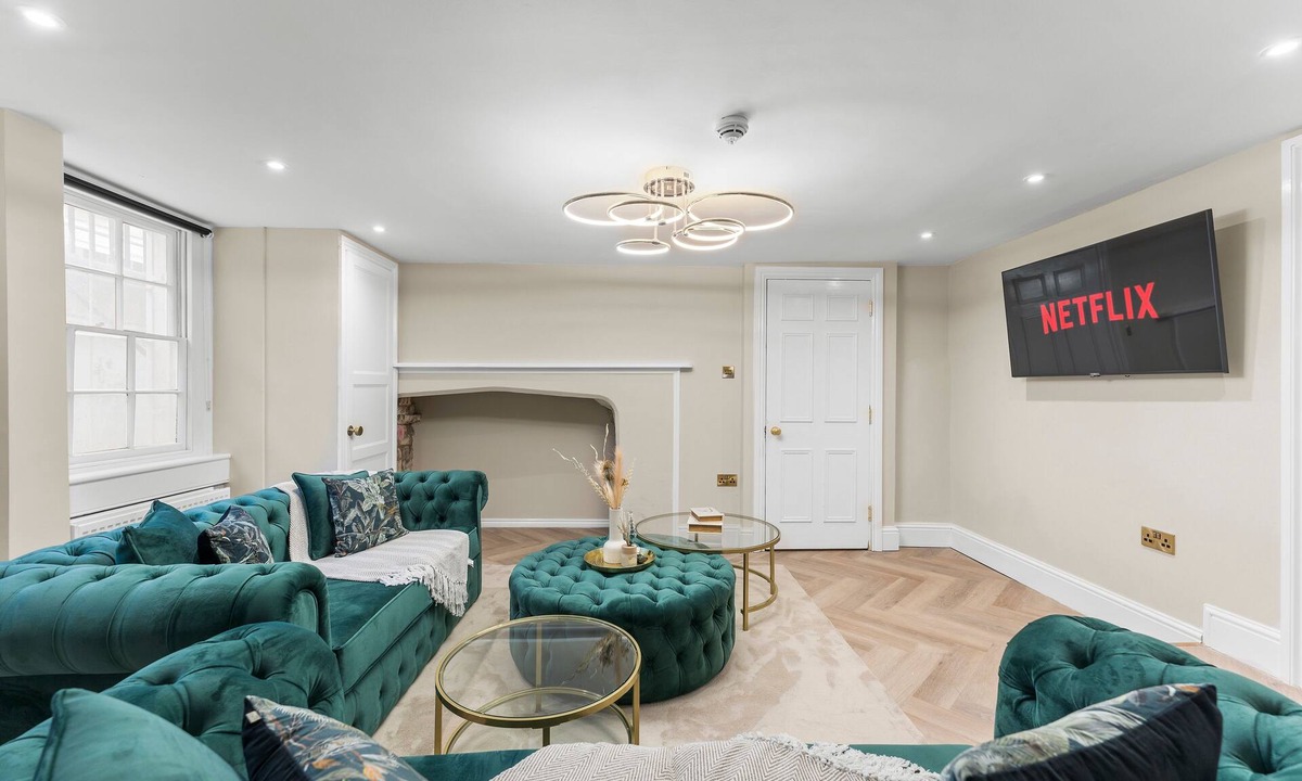 Bath Apartment | Baths Ultimate House Sleeps 40
