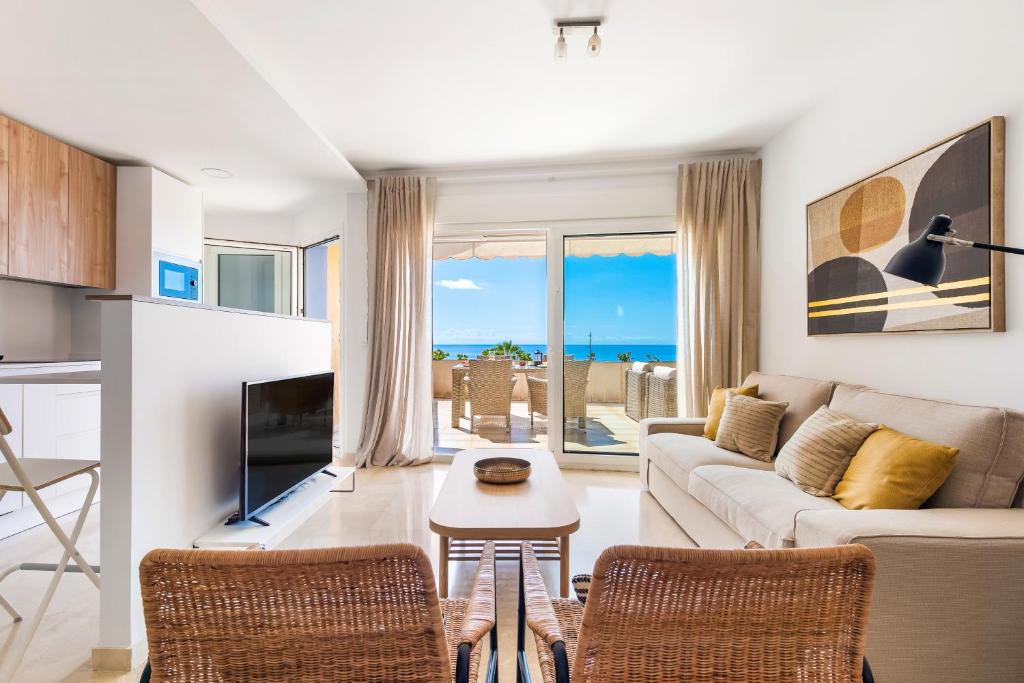 Radazul Apartment | Beach apartment with terrace and private parking
