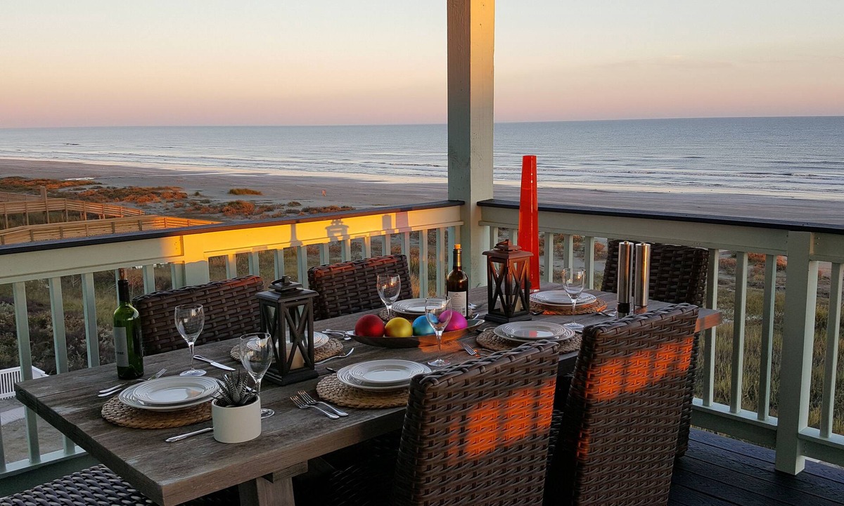 Stavanger Beach House | BEACHFRONT! HOT TUB! CUSTOM HOME, EV: A Paradise on Earth