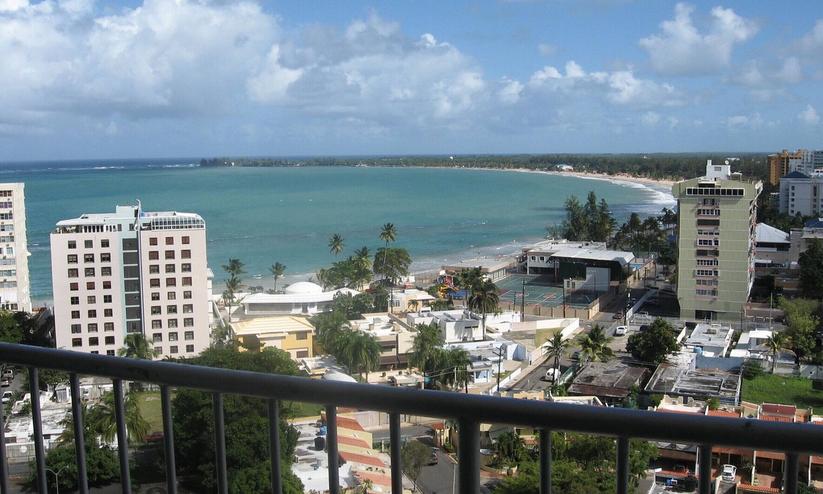Isla Verde Apartment | Beachfront Studio in the ESJ Towers Hi Floor Great Ocean View