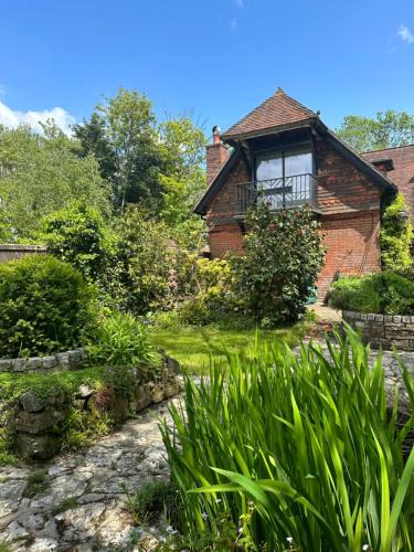 Boldre House | Beautiful 3 bed cottage in Lymington. Perfectly located for Coast and New Forest