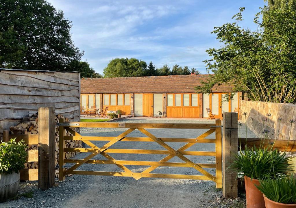 Eaton Mascott House | Beautiful countryside Byre conversion
