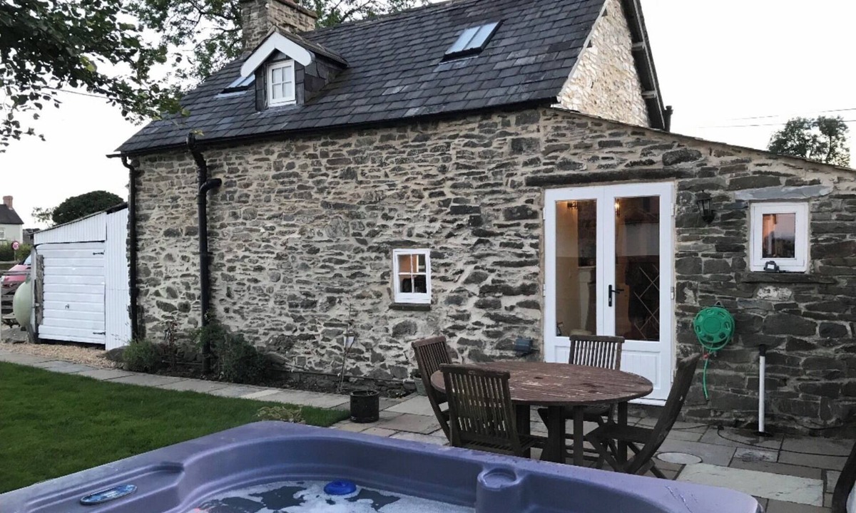 Bronant Cottage | Beautiful detached Welsh country cottage