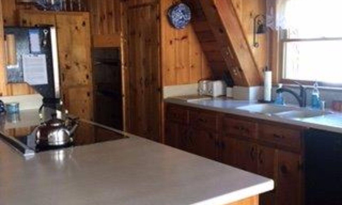 Lake Almanor Country Club Cabin | Beautiful Lakefront Cabin June through October only