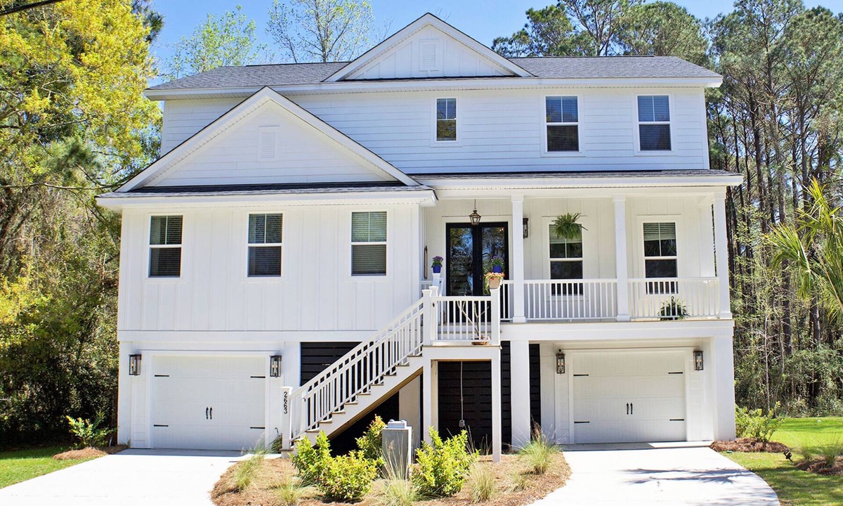 Mount Pleasant House | Beautiful luxurious executive home located eight minutes from beach and golf.