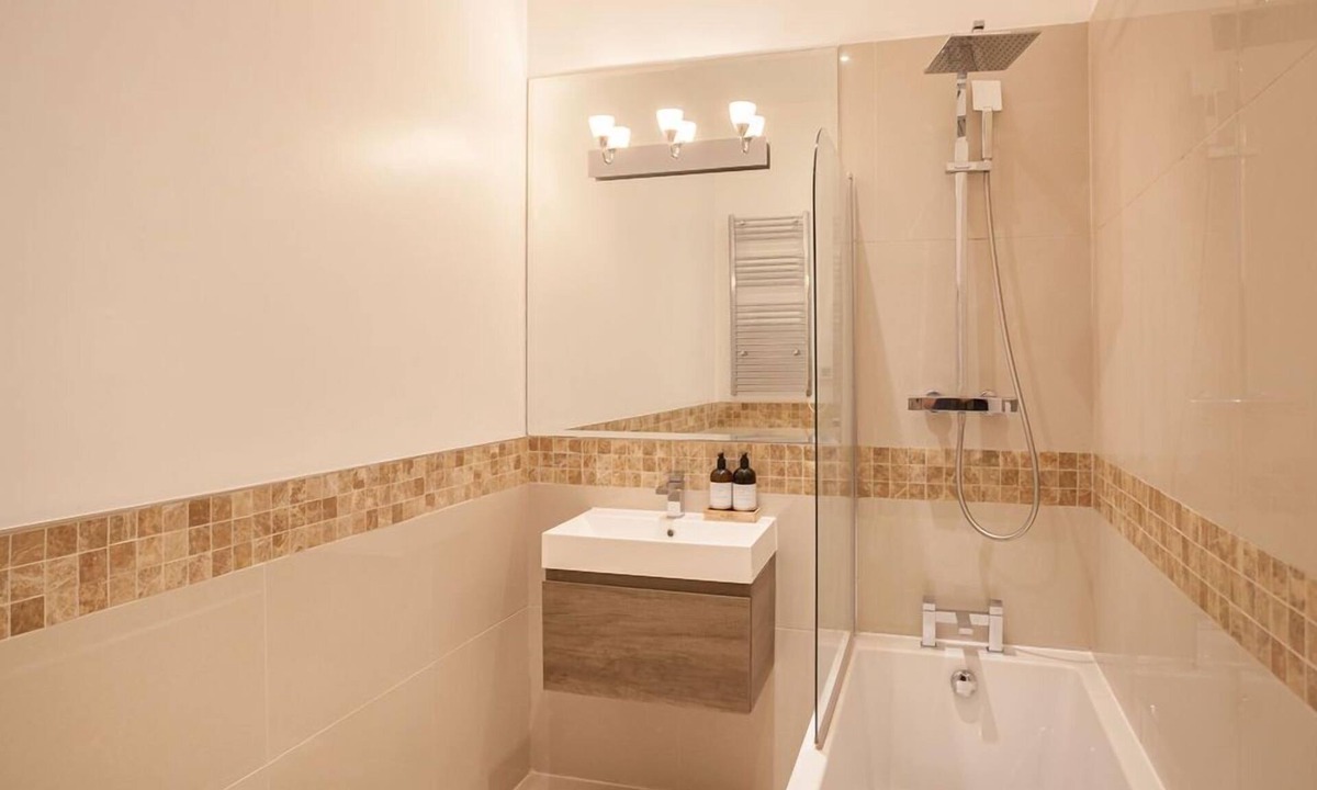 The Cultural Quarter Apartment | Beautifully Decorated Centrally Located 2 bed Flat
