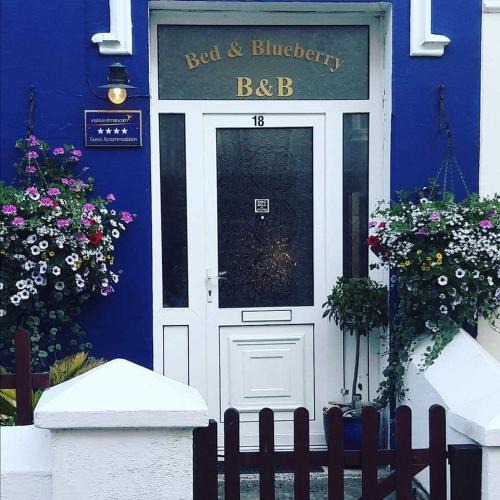 Douglas House | Bed And Blueberry Two Bed Suite for 2,3, 4 people OWN FACILITIES