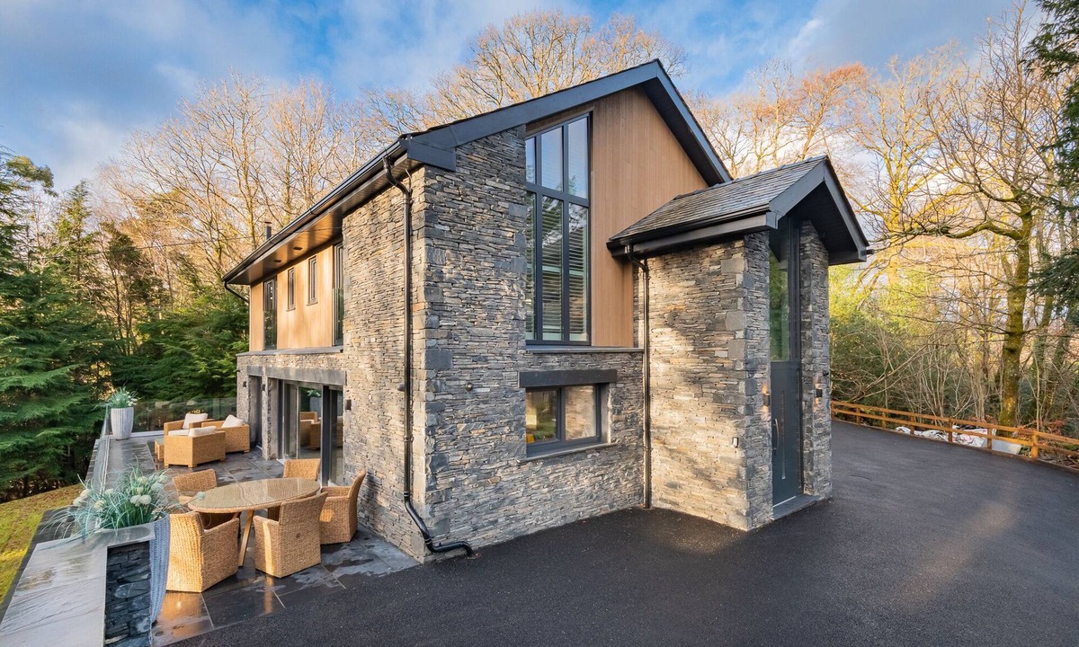 Bowness-on-Windermere House | Beech Rock - Boutique All suite Home with Hot Tub!
