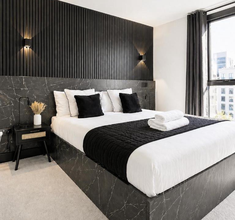 Theatreland Birmingham Apartment | Birmingham City Centre Flat Chinatown, Balcony, Free Parking & Fast WiFi