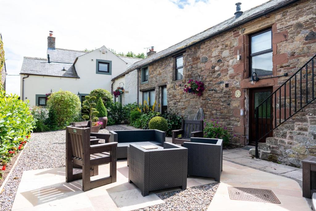 Sebergham House | Brae Fell Cottage, Sebergham, Nr Caldbeck dog friendly and hot tub