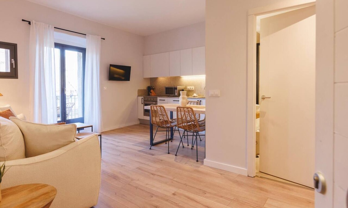 Barri Vell Apartment | Bravissimo Calderers El Llop, with river views