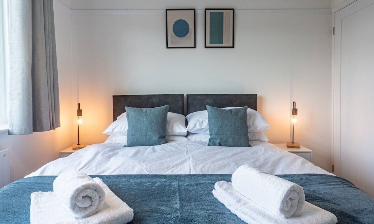 Caversham House | Briants, for Families & Contractors - Free Parking