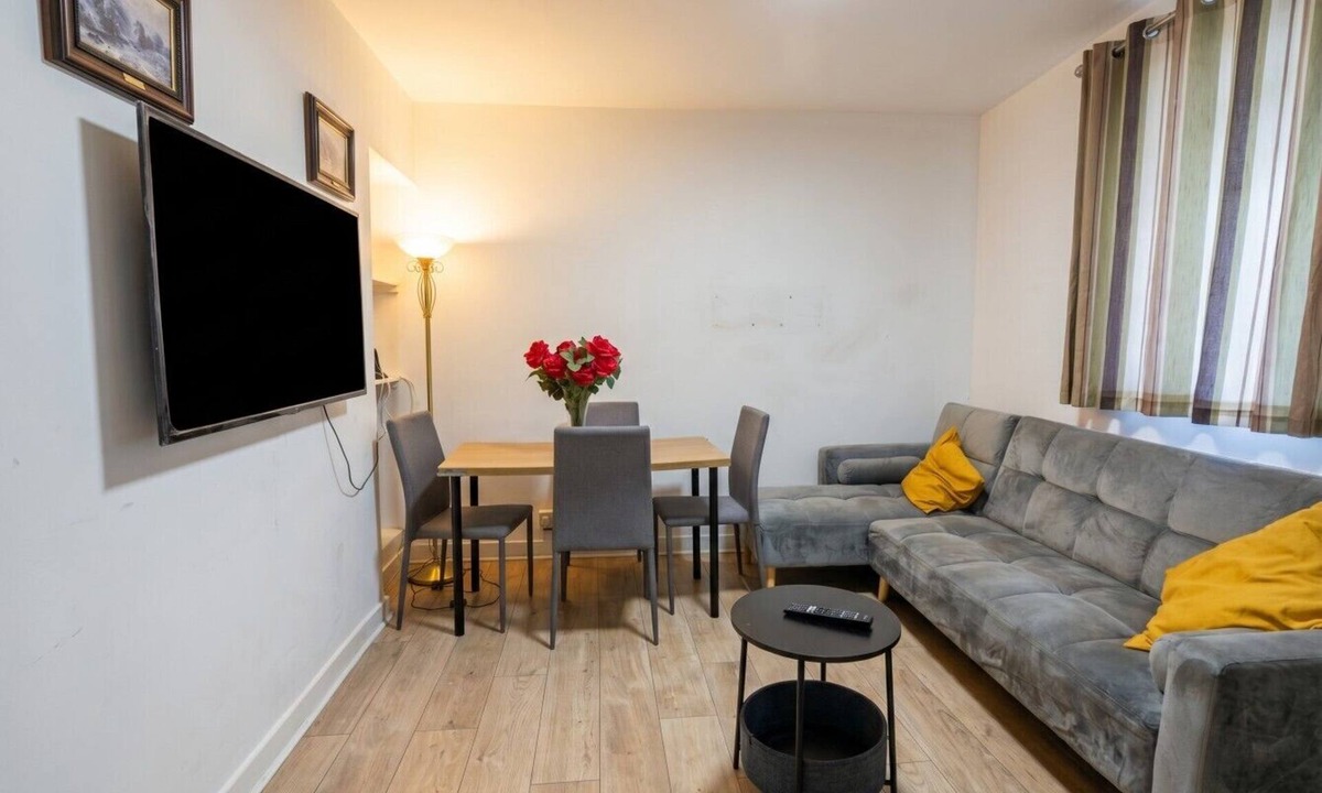 Manchester City Centre Apartment | Bright central 3-bedroom base for 6 with Wi-Fi