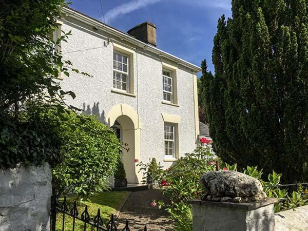 Llandyssiliogogo House | Brynsiloh