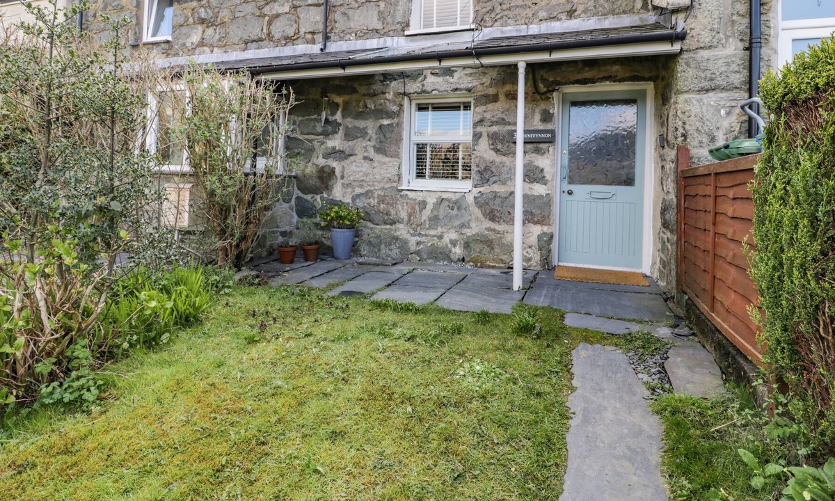 Manod Cottage | BWTHYN FFYNNON, family friendly, with open fire in Blaenau Ffestiniog