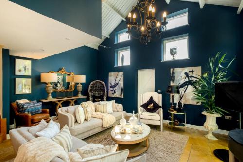 Chipping Campden House | Campden Barn - Exclusive Home with Hot Tub