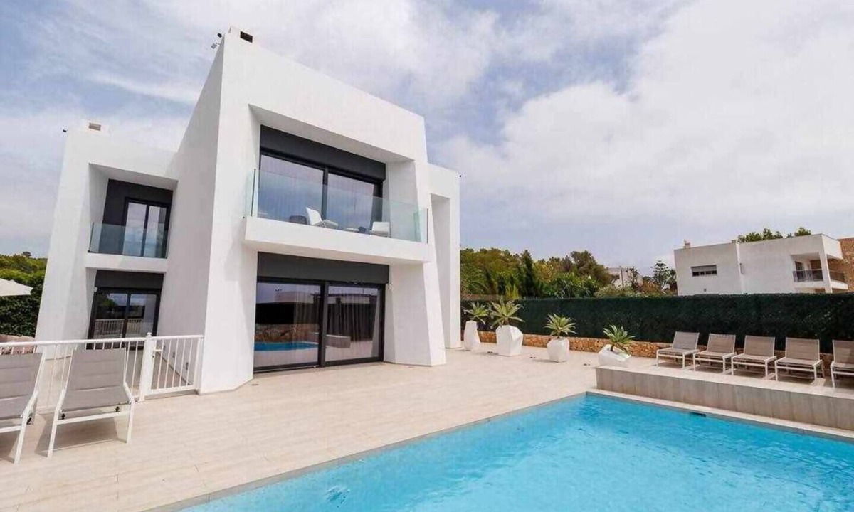 Santa Eulalia del Rio House | Can Emyla new modern villa with gym 5´from PACHA