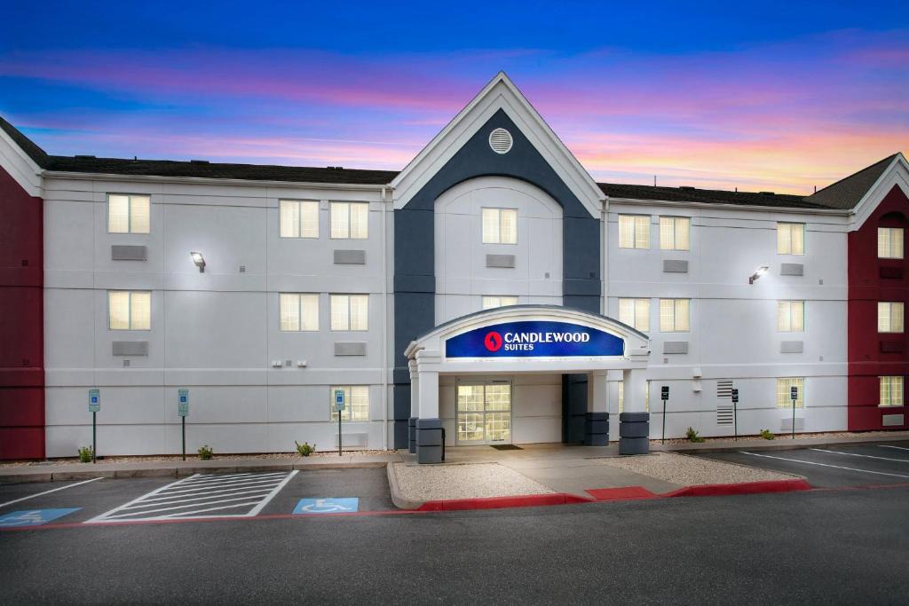Harrisonburg Hotel | Candlewood Suites Harrisonburg by IHG