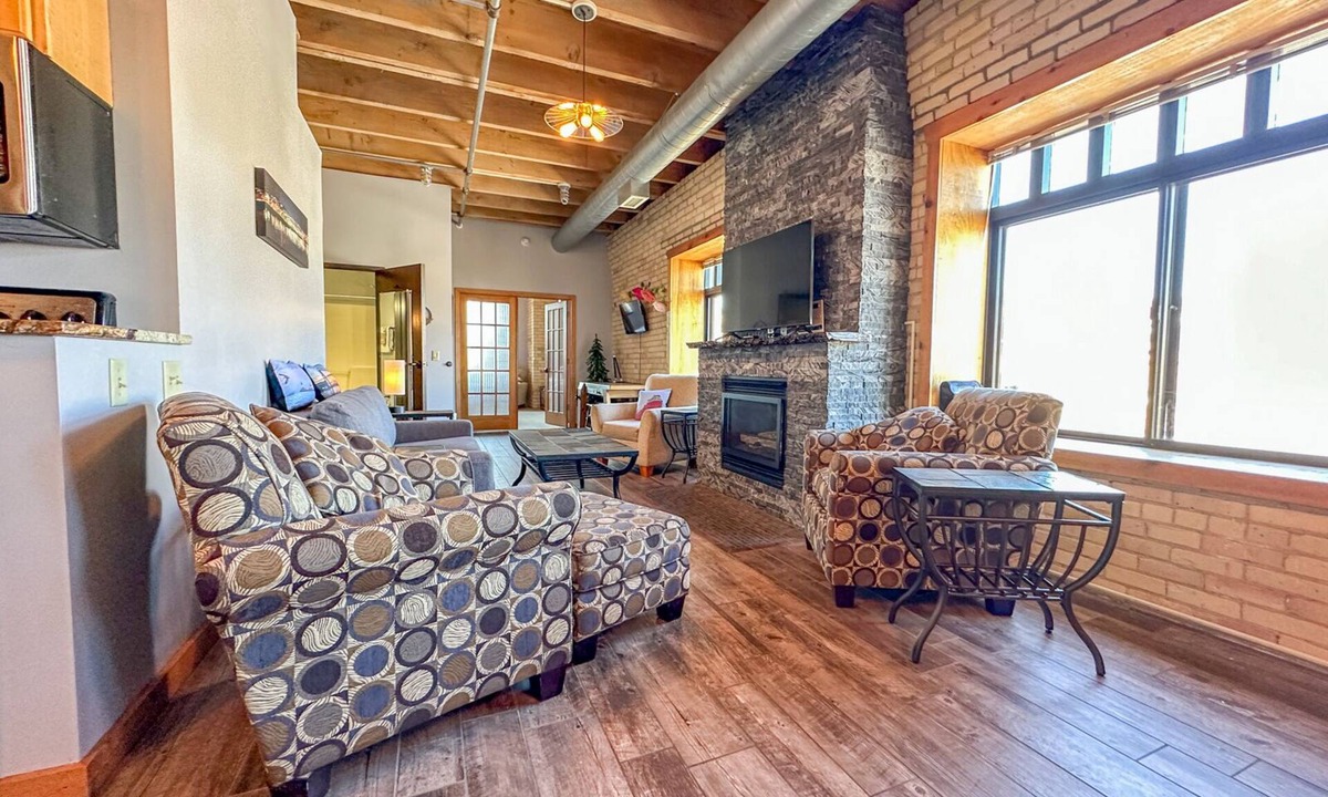 Canal Park Condo | Captains Canal Park Suite