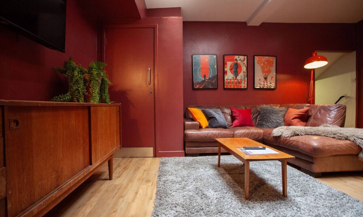 Butetown House | Cardiff Bay Work Week Retreat | Contractor Accommodation | 4-12 Professionals