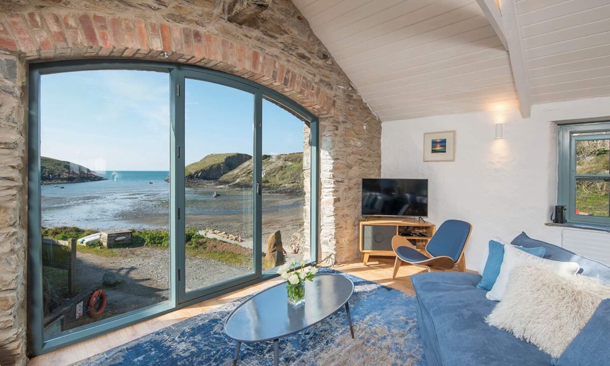 Haverfordwest Cottage | Carreg Samson, Holiday Cottage Abercastle, Sleeps 8, 4 bedrooms, bathrooms