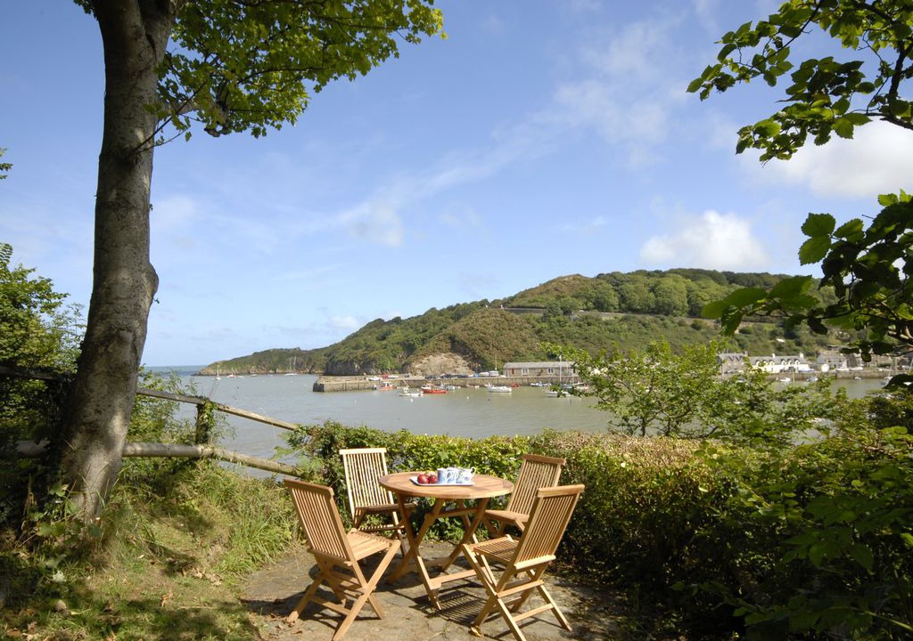 Fishguard Cabin | Carreg yr Eos - Three Bedroom Cottage, Sleeps 6
