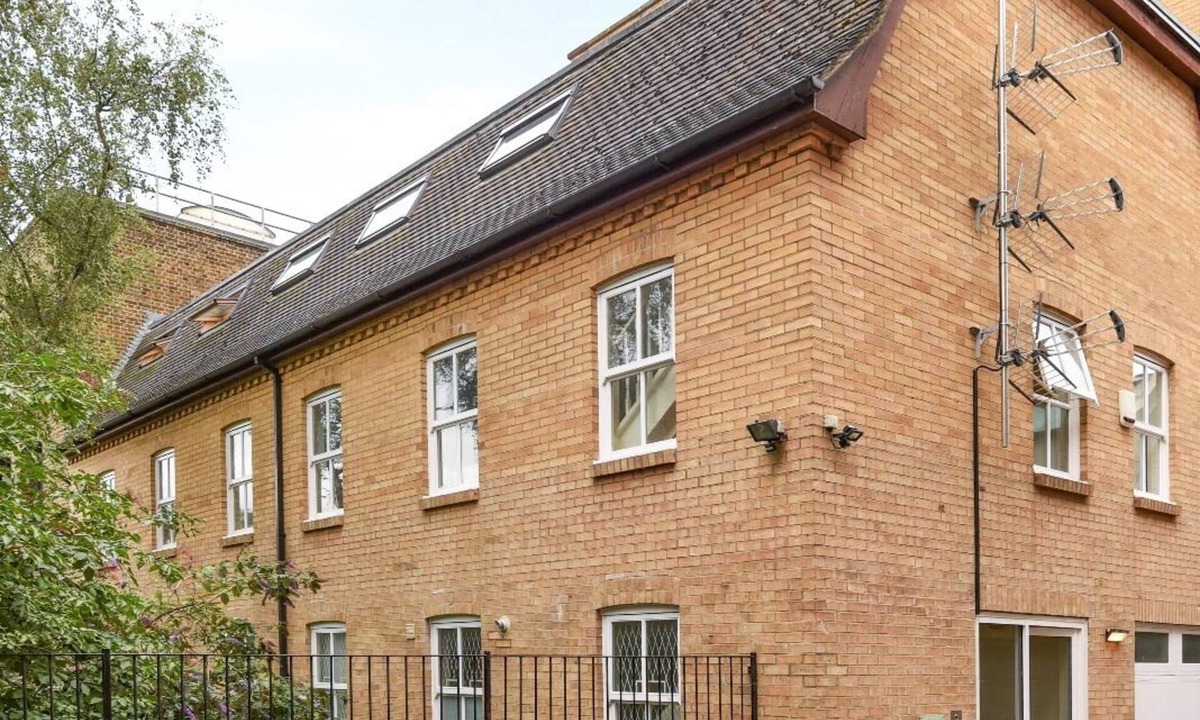 Maida Vale Apartment | Central, quiet, Spacious flat near amenities and amazing transport links