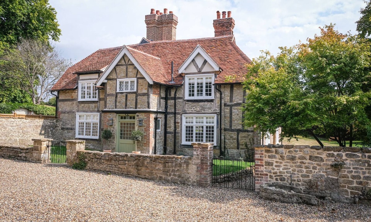 Easebourne Cottage | Challens Yarde is a large double fronted cottage, providing spacious, bright, and airy accommodation