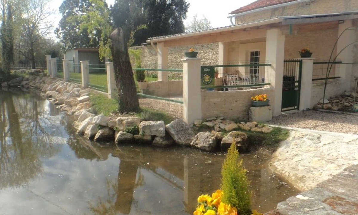 Saint-Sulpice-de-Cognac Cottage | Charente House with Fireplace, Garden, Pets Allowed