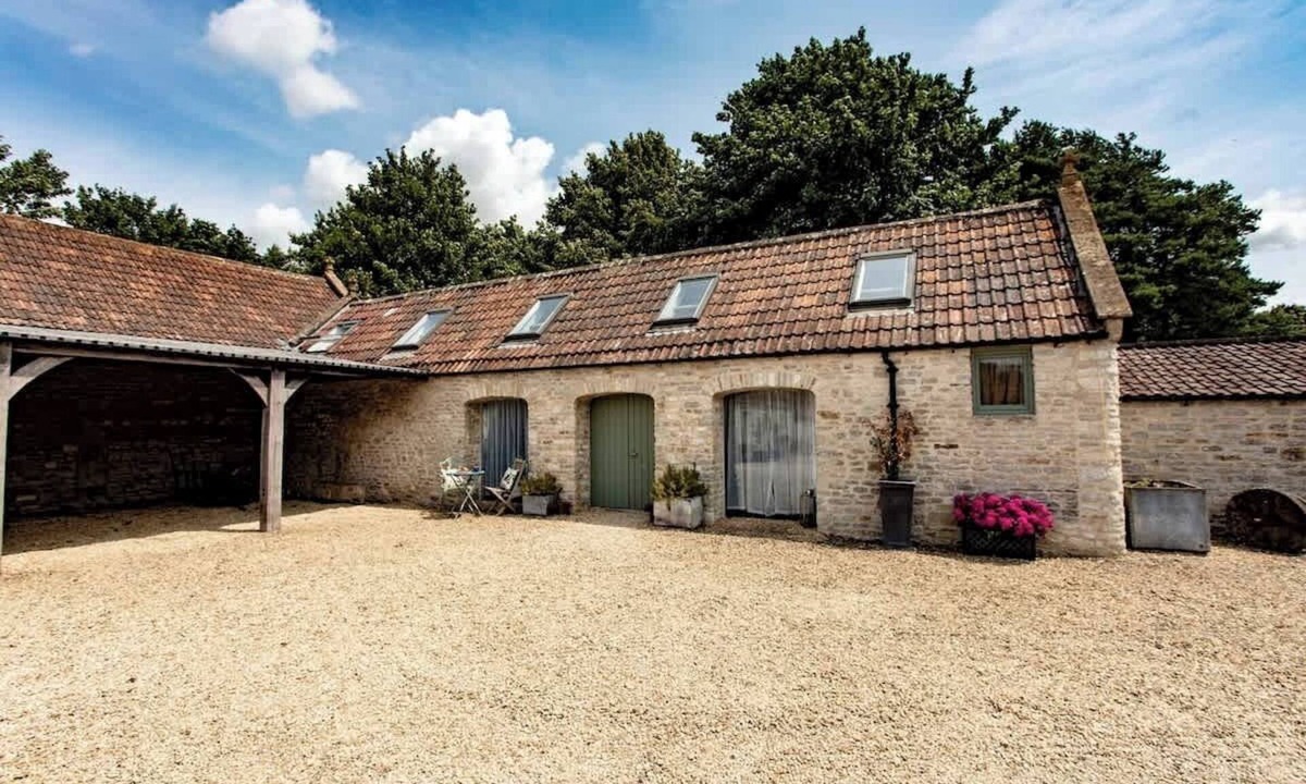Wick House | Charming Barn Retreat near Cotswolds & Bath