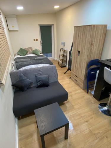 Cherry Hinton Apartment | Charming Cambridge Studio with Private Garden