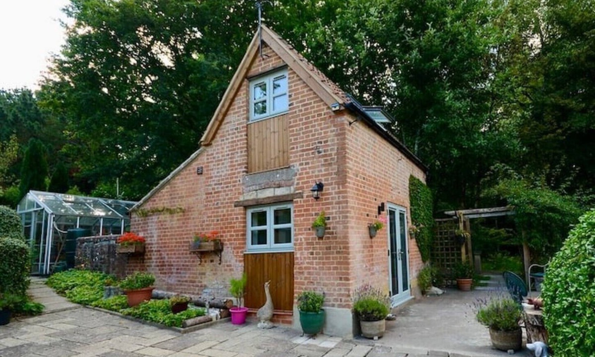 Pulham House | Charming converted Pigsty in the Heart of Dorset Countryside