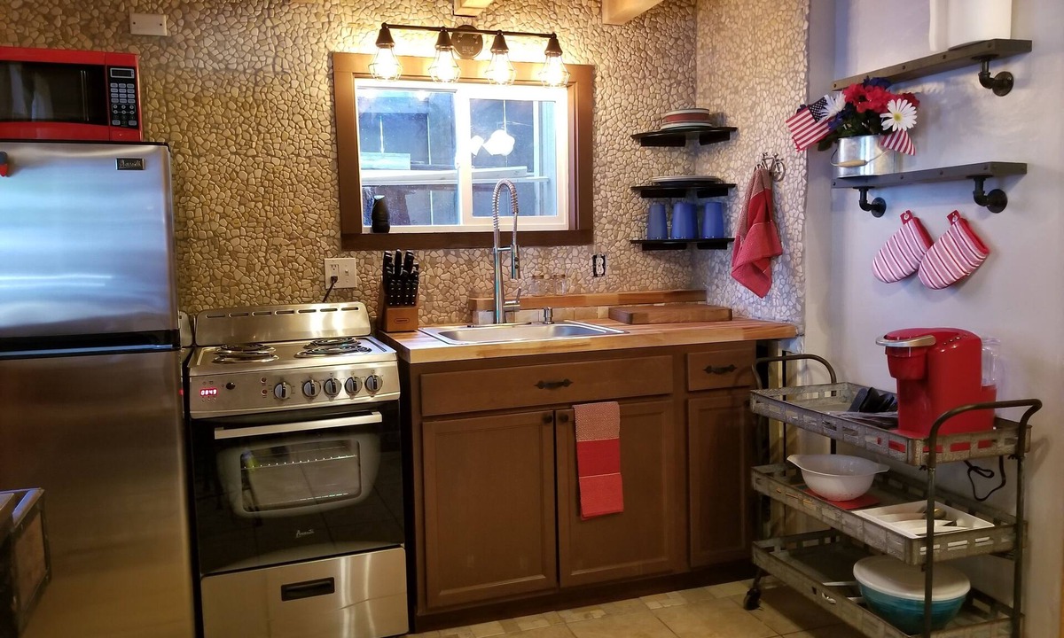 Peninsula Village Cabin | Charming Lakefront Studio Cabin w/Private Boat Launch & Slip Ideal for 2 Guests