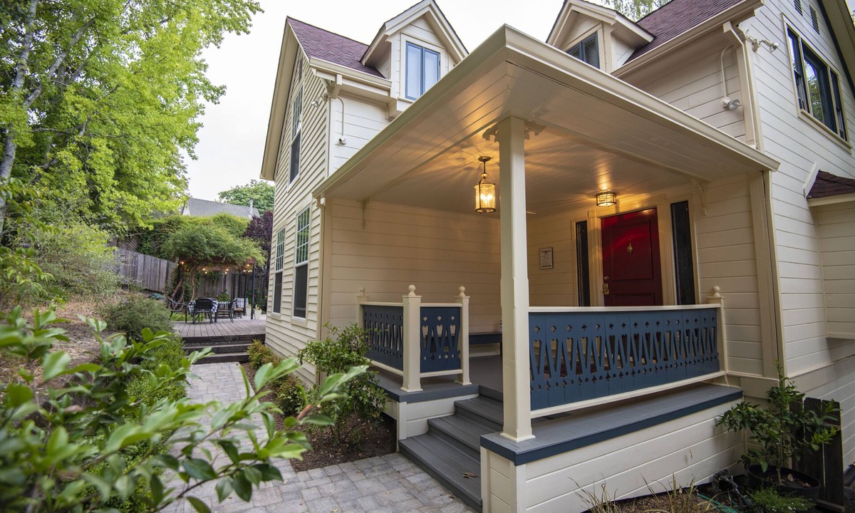 Freestone House | Charming Sebastopol Home - 5 Minute Walk to Town